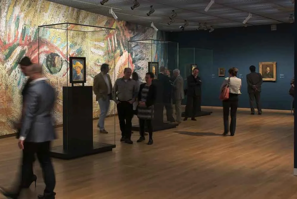 Autorretratos en el museo Van Gogh.