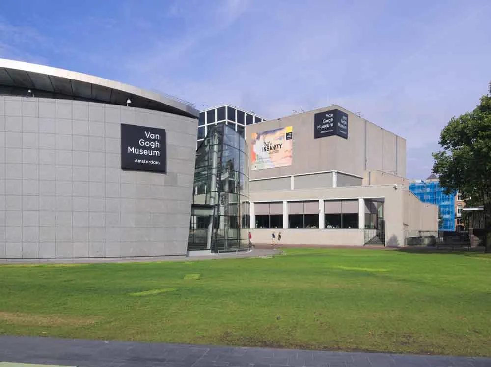 El Museo Van Gogh se encuentra en Holanda.