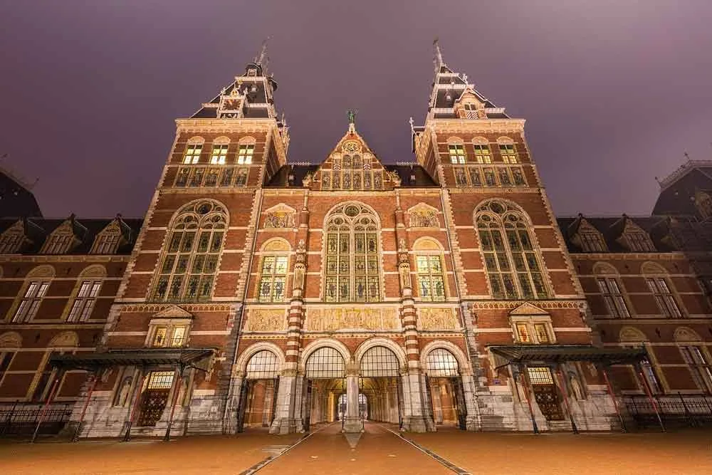 Fachada del Rikjsmuseum en Ámsterdam, Holanda.