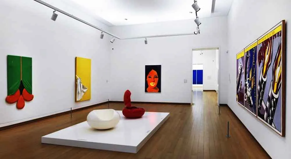 Interior del Stedelijk Museum.