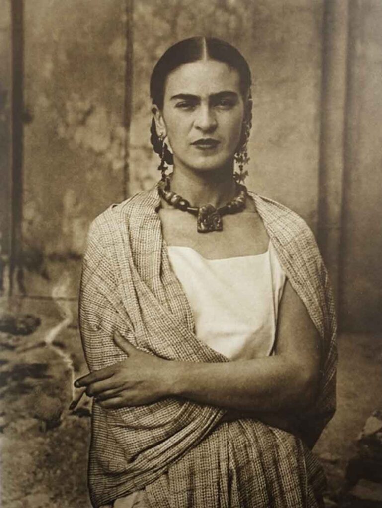 Frida Kahlo es una de las mujeres artistas más reconocidas a nivel mundial y un icono del feminismo. 