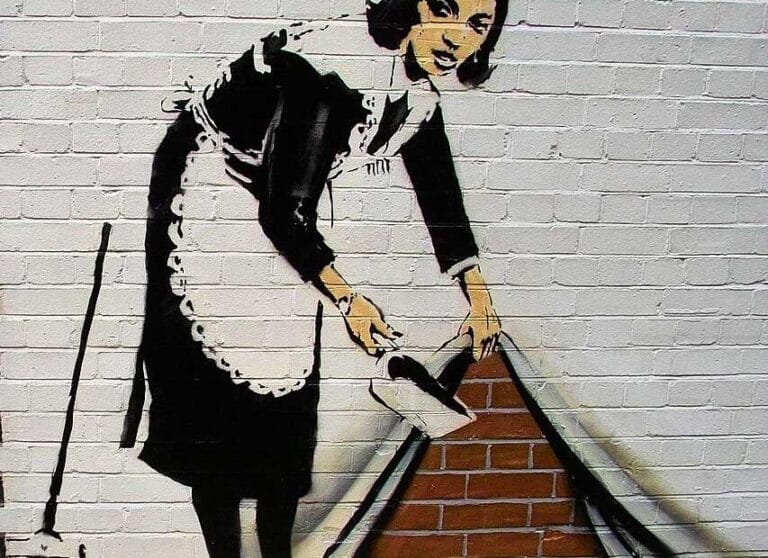 Banksy es una artista callejero muy popular del cual se desconoce su identidad.