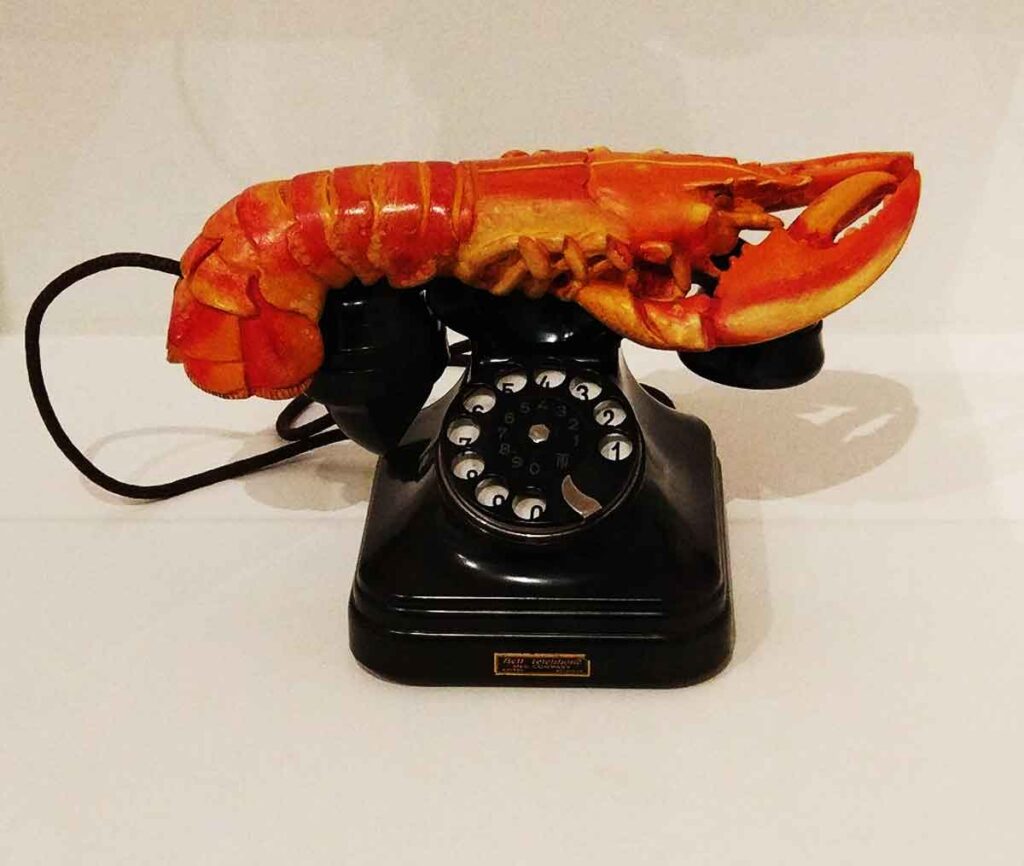 Lobster telephone sculpture by Salvador Dalí.